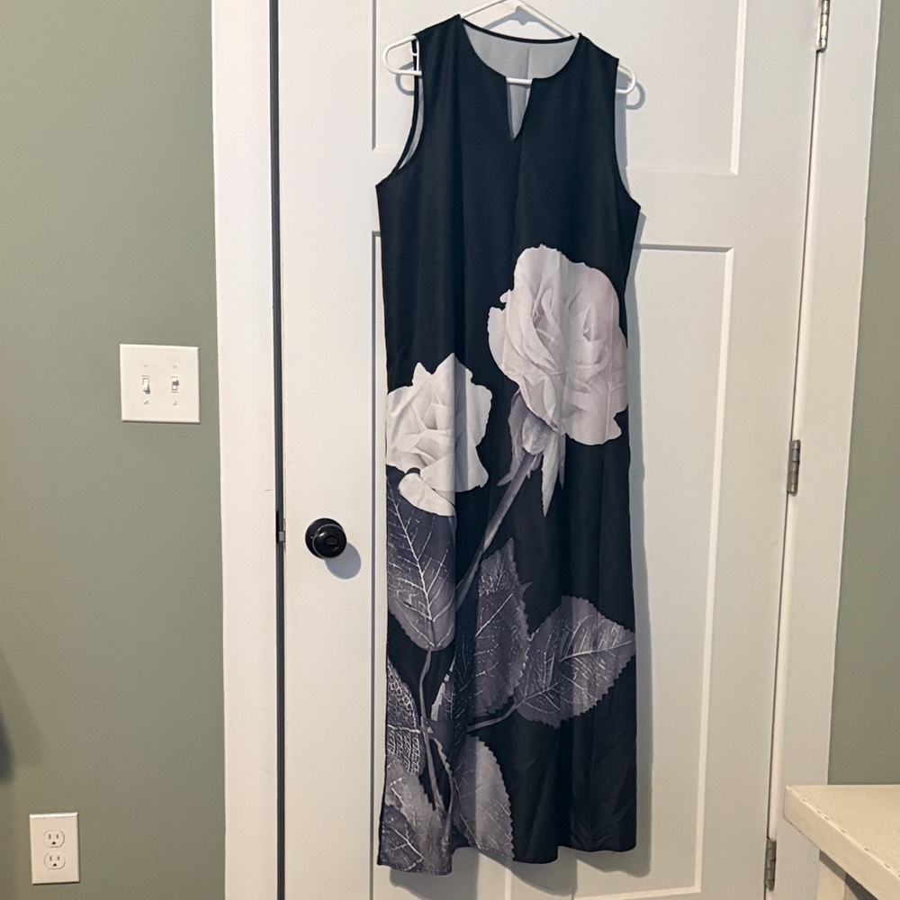 Elegant Black and White Floral Maxi Dress